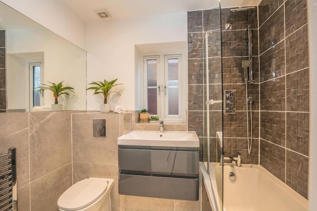 Langston House: 2 Bed, 2 Bath Luxury Apartment Hedgerley Zewnętrze zdjęcie